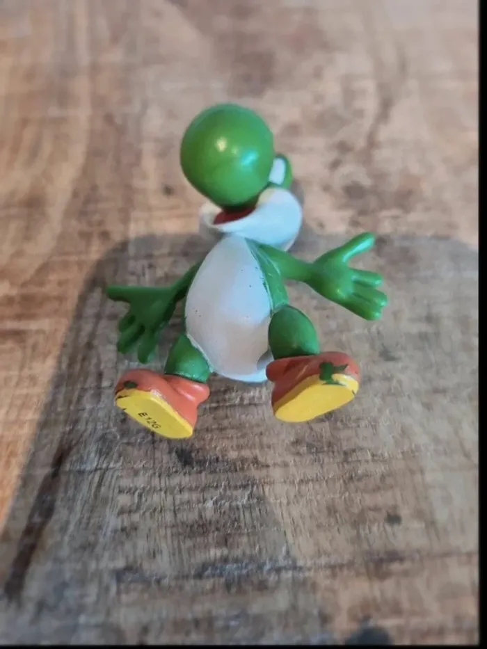 Figurine yoshi mario kart nintendo - photo numéro 2
