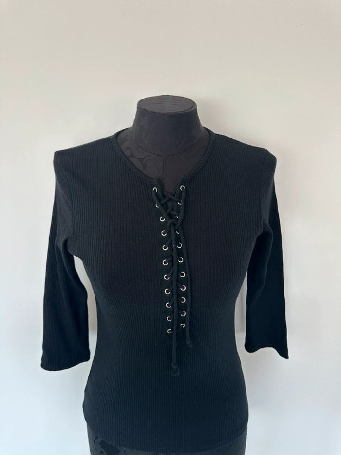 Haut noir à lacets - photo numéro 2