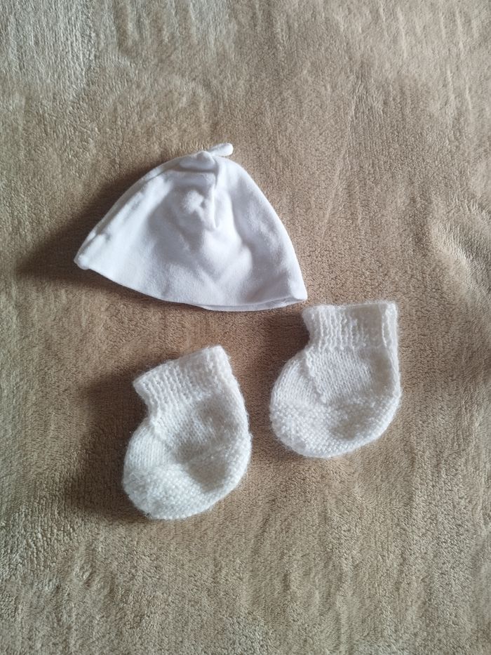 Bonnet et petits chaussons