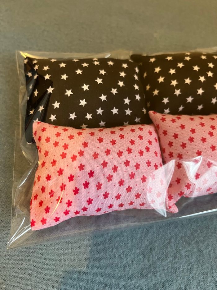 Lot 4 coussins pour barbie Neuf - photo numéro 2