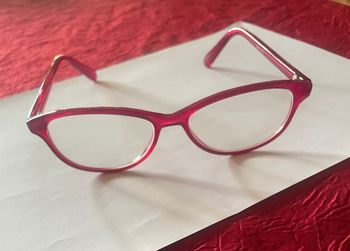 montures de Lunettes de vue femme couleur rouge parfait etat
