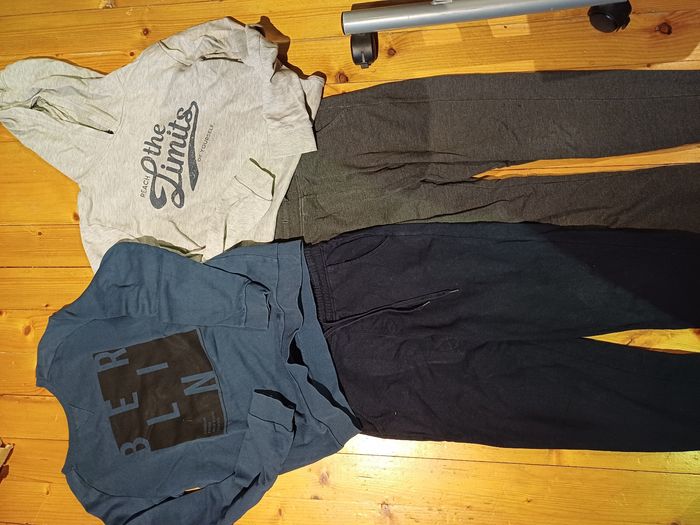 Lot xs 2 joggings et 2 sweats