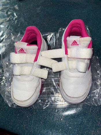 Basket à scratch Adidas fille t 30