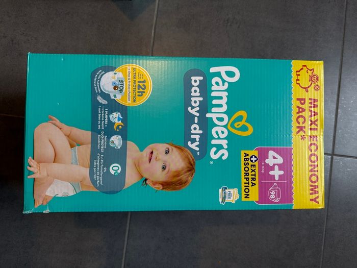 1 carton Pampers taille 4+