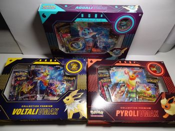 Coffret Pokémon Premium 3 pièces : Aquali / Pyroli / Voltali-VMAX - Neuf