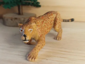 Figurine panthère marron animal de la savane