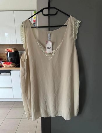 Blouse débardeur col dentelle