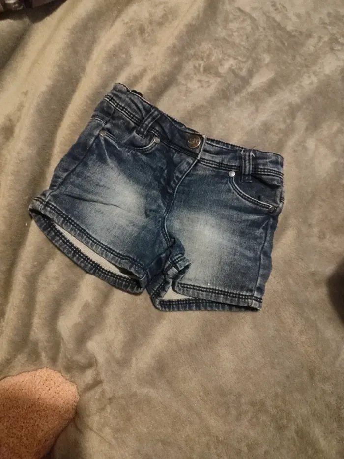 Short fille