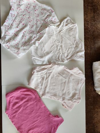 Lot de 4 bodys à manches courtes