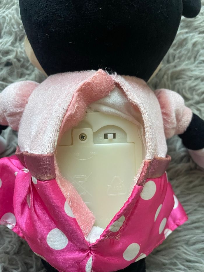 Peluche interractive Minnie (danse, chante et parle) - photo numéro 4