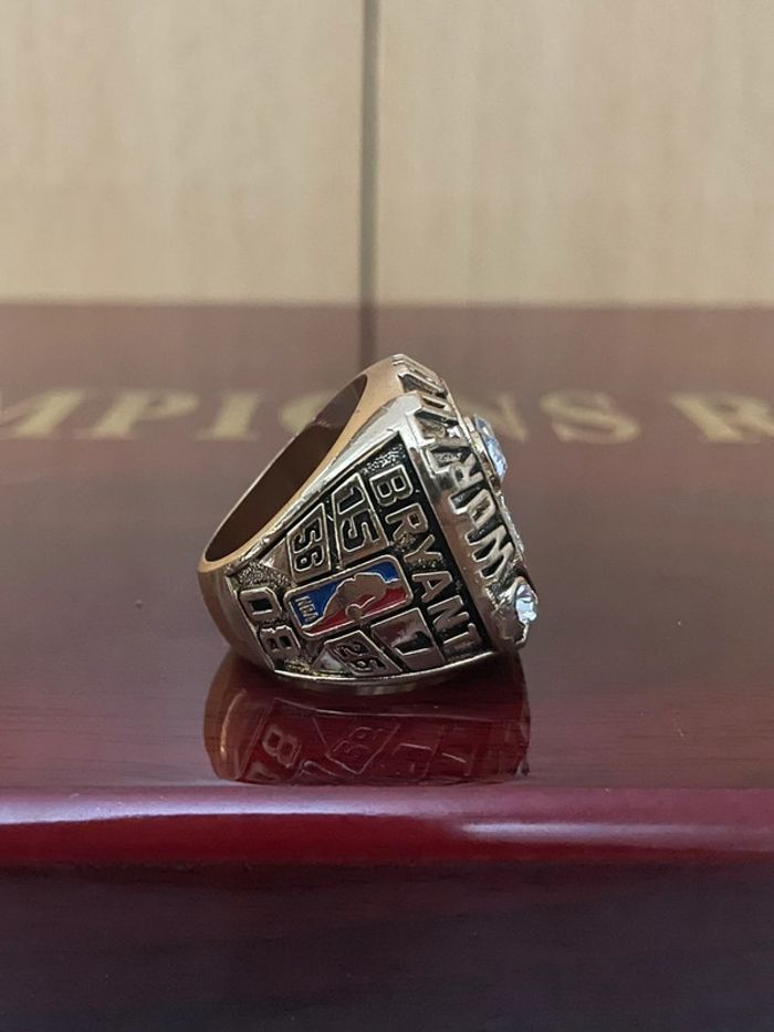 Bague NBA Lakers - photo numéro 3