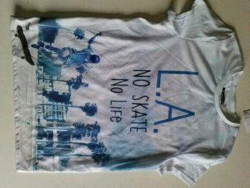 T shirt neuf 14 ans