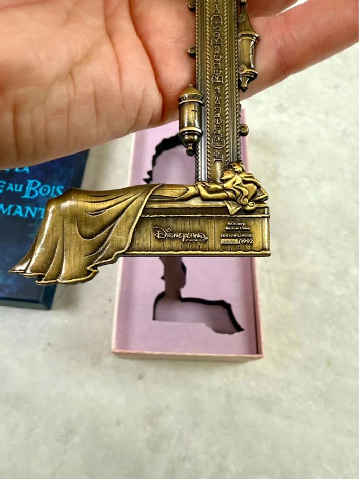 Clé Jumbo Disneyland Paris - édition Limitée - château de la Belle au bois dormant - photo numéro 6