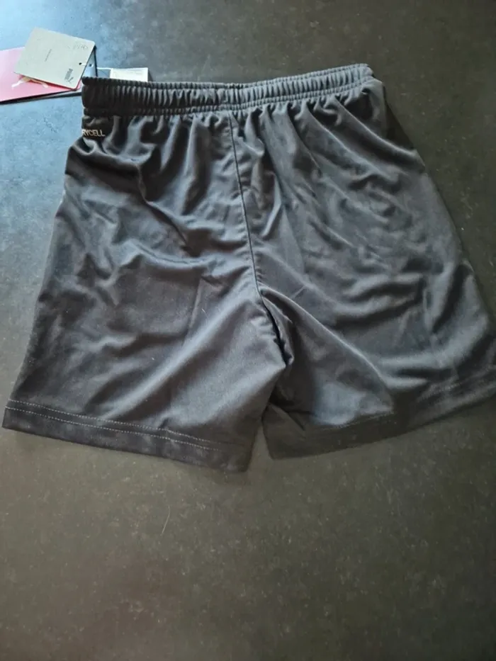 Short de sport Puma 9/10 ans neuf noir - photo numéro 3