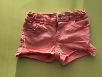 Short fille