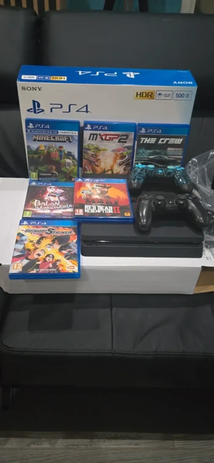 Ps4 500go avec 3 manettes et 6 jeux