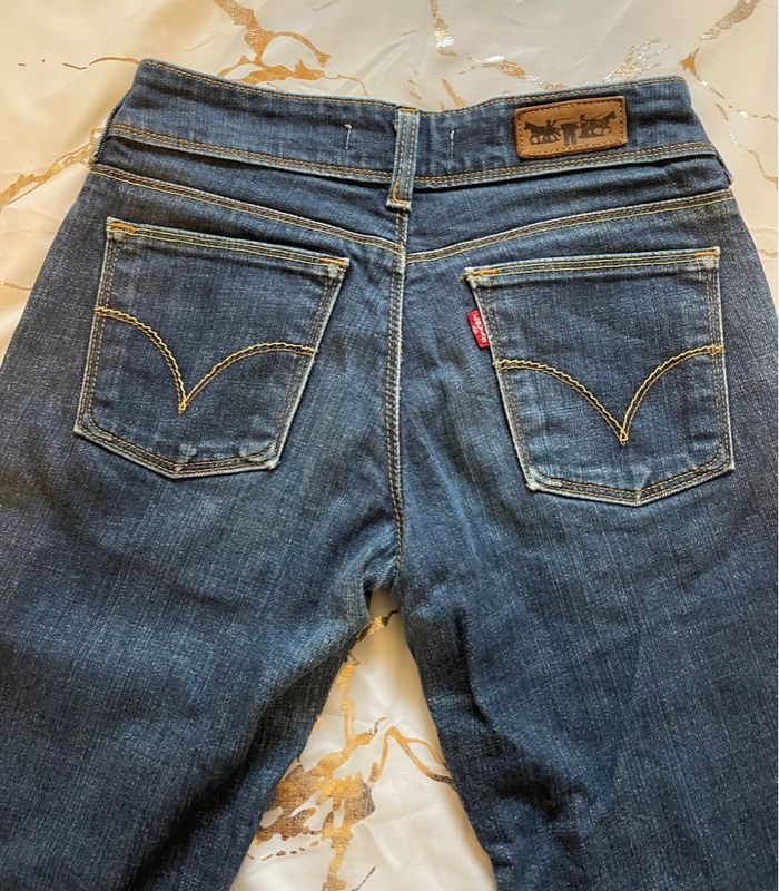 Jean Levi’s 570 taille 36 - photo numéro 2