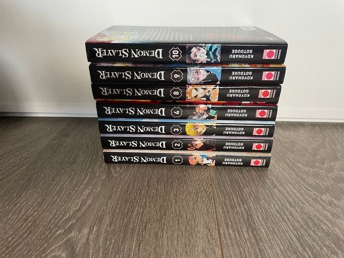 Lot 7 mangas Démon Slayer - photo numéro 2