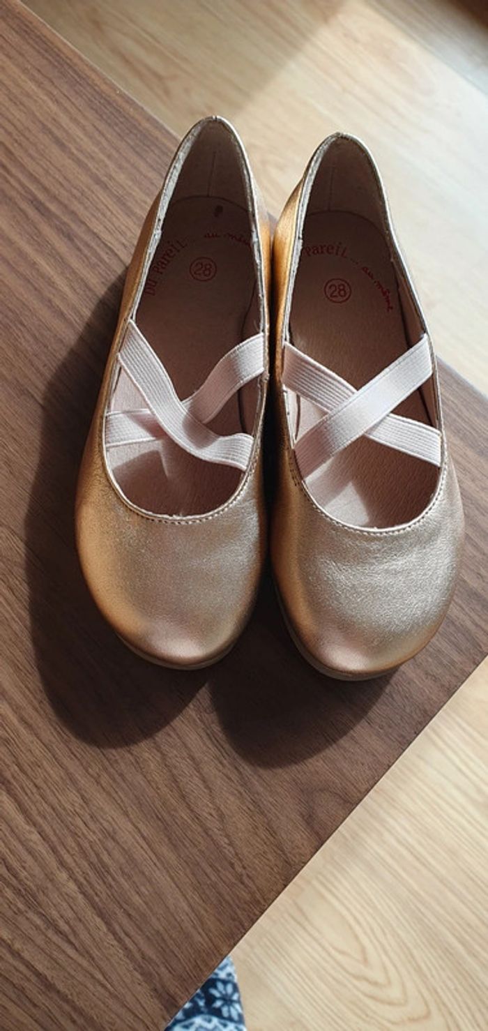 Sapato dourado tamanho 28 - photo numéro 2