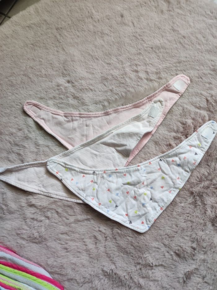 Lot bavoirs bandanas - photo numéro 2