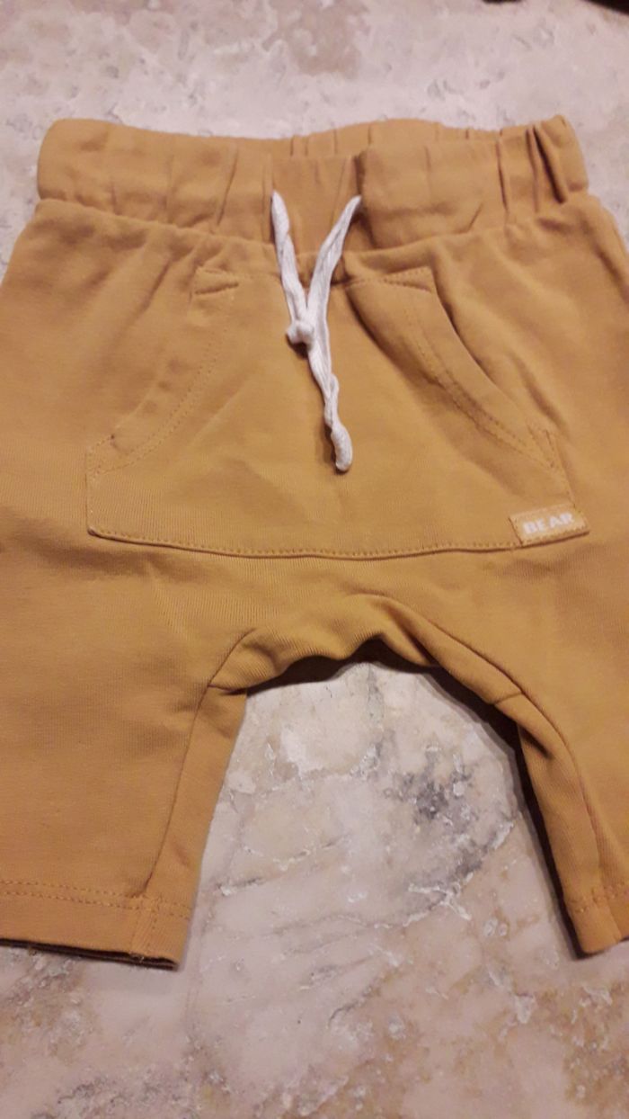 Ensemble 3 pièces (Pantalon + Tee-shirt + Veste à capuche) et paire de chaussettes - photo numéro 3