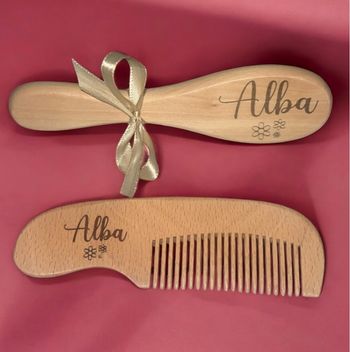 Brodde et peigne en bois bébé personnalisé 