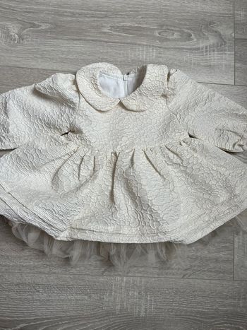 Robe cérémonie beige légèrement brillante 3-6mois