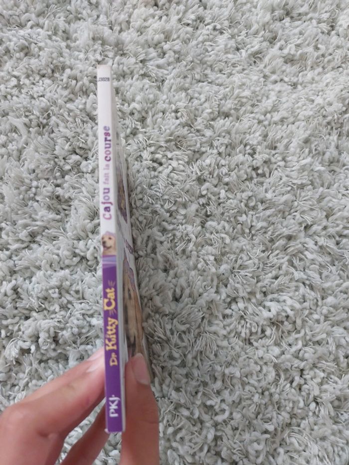 Roman de poche "Dr Kitty Cat Cajou fait la course" Pkj. Jane Clarke - photo numéro 2