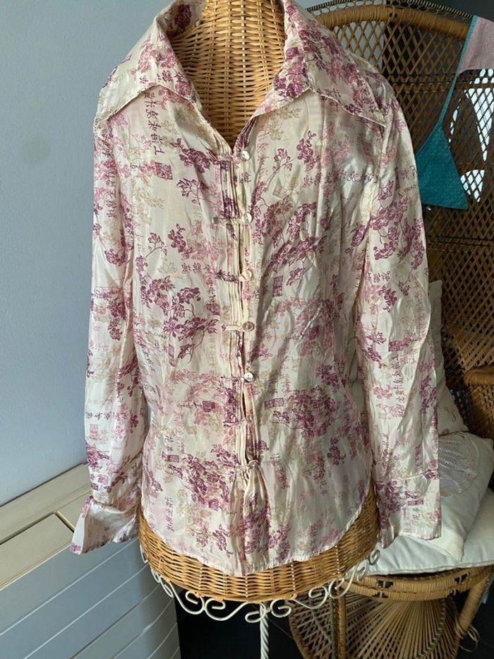 Chemise Mango taille XS/S crème avec motifs chinois fushia fleurs et inscriptions chinoises - photo numéro 12