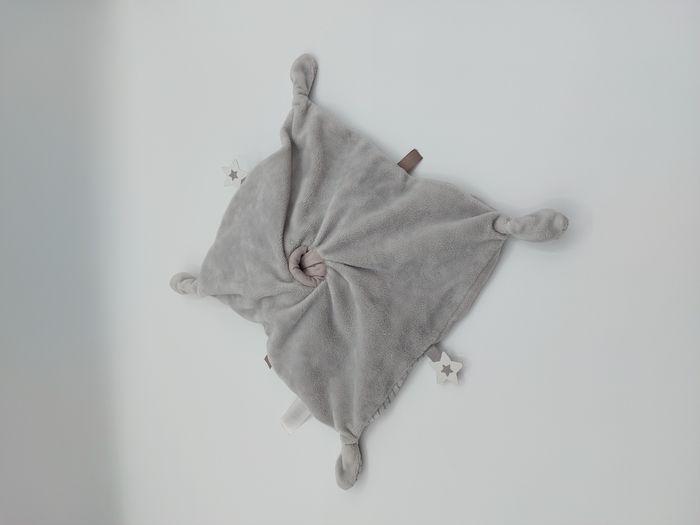Doudou plat ours gris blanc MOON MAX & SAX Carrefour rayures bonnet étoiles TBE - photo numéro 2