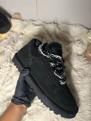 UGG LOWMEL NOIR - TAILLE 38