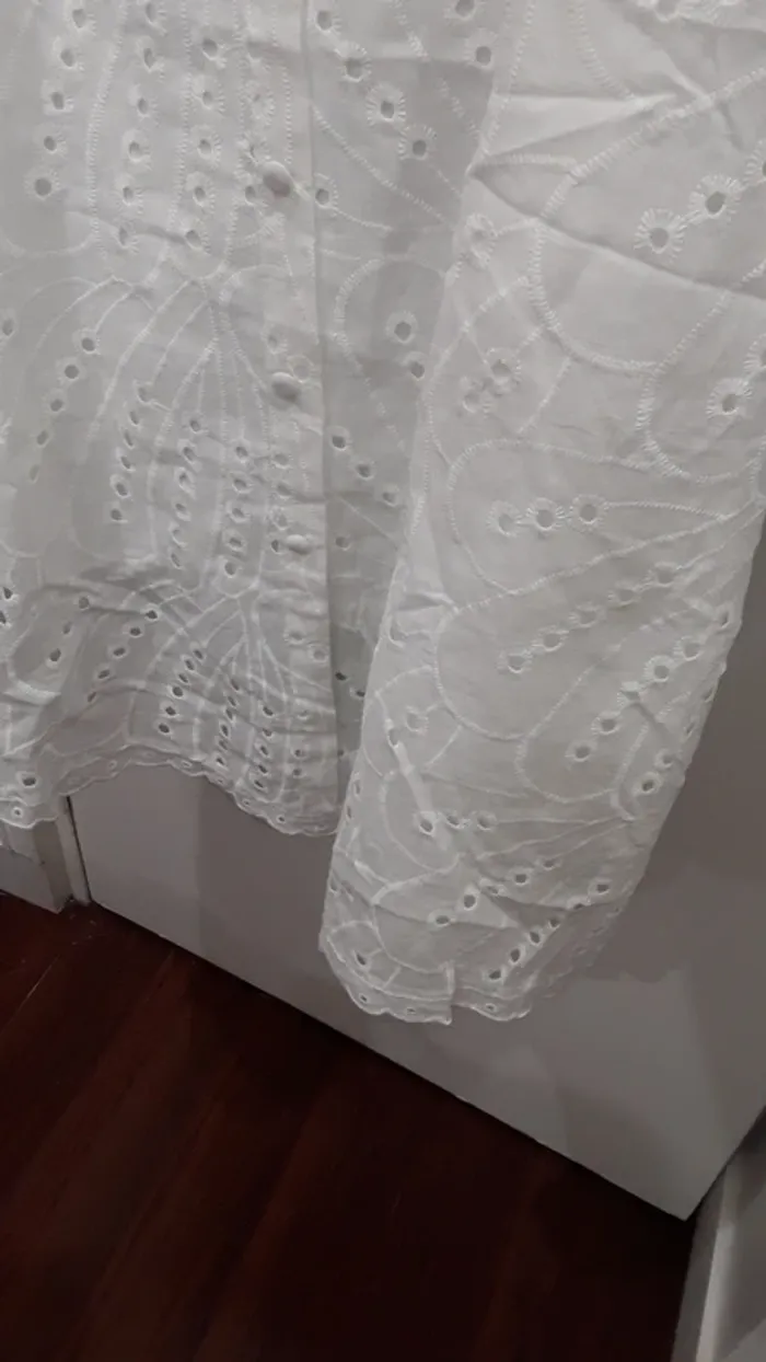Superbe robe blanche avec broderies neuve avec étiquette - photo numéro 4