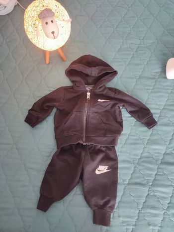 Jogging nike 1 mois