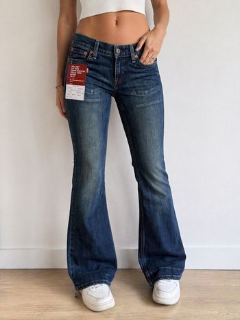 jeans lévis neuf avec étiquette 