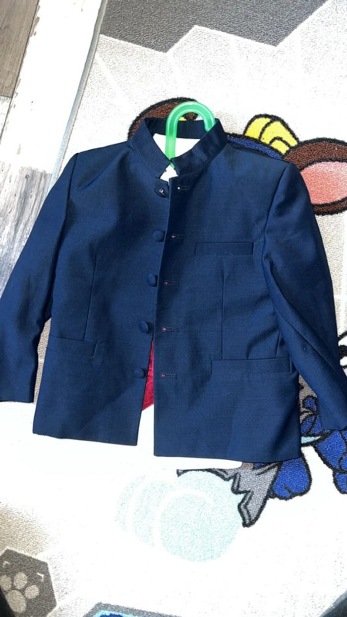 Costume 5 pièces parfait état bleu marine et bordeaux 4 ans - photo numéro 3