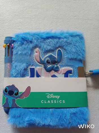 Carnet avec stylo et cadenas Stitch