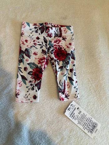 Magnifique legging rose fleuri 1 mois neuf