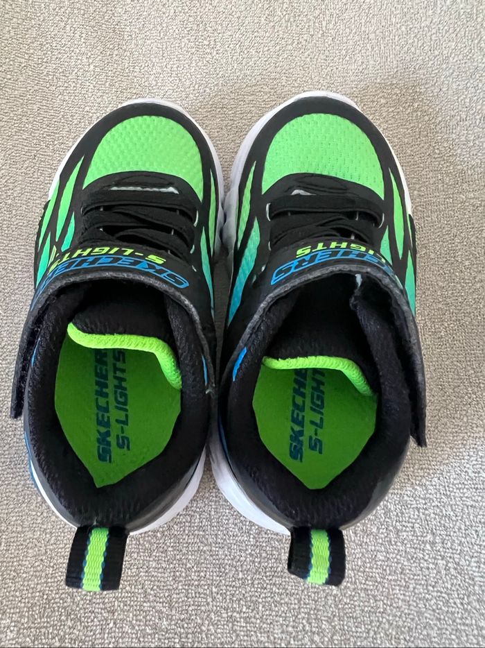 Chaussures lumineuse skechers taille 22 - photo numéro 3