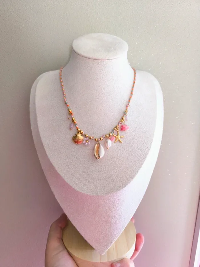 Collier doré et rose avec charms marins et fleur - photo numéro 5