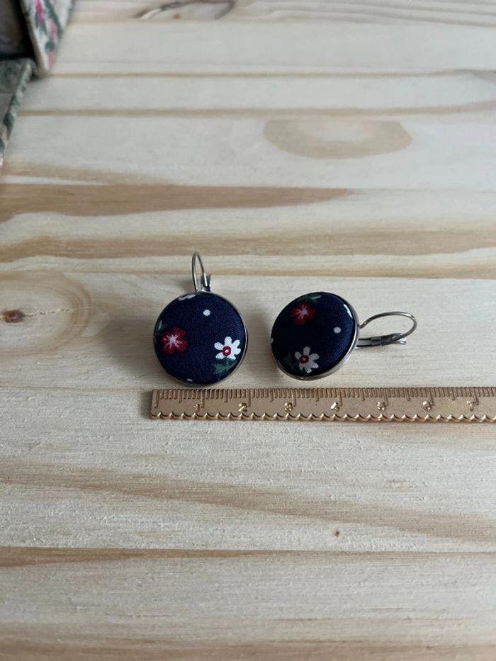 Boucles d’oreilles pendantes tissu neuves - photo numéro 3