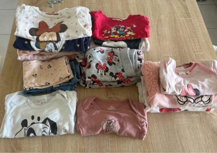Lots de vêtements bébé fille Disney