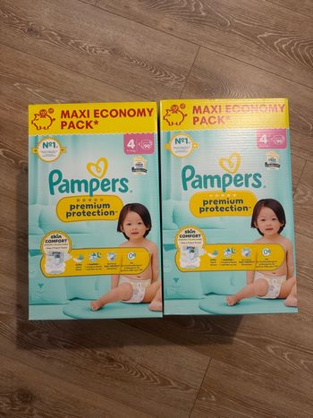 Lot de couches Pampers premium protection taille 4