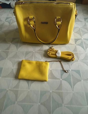Sac à main jaune avec petite pochette  - Gussaci - Neuf