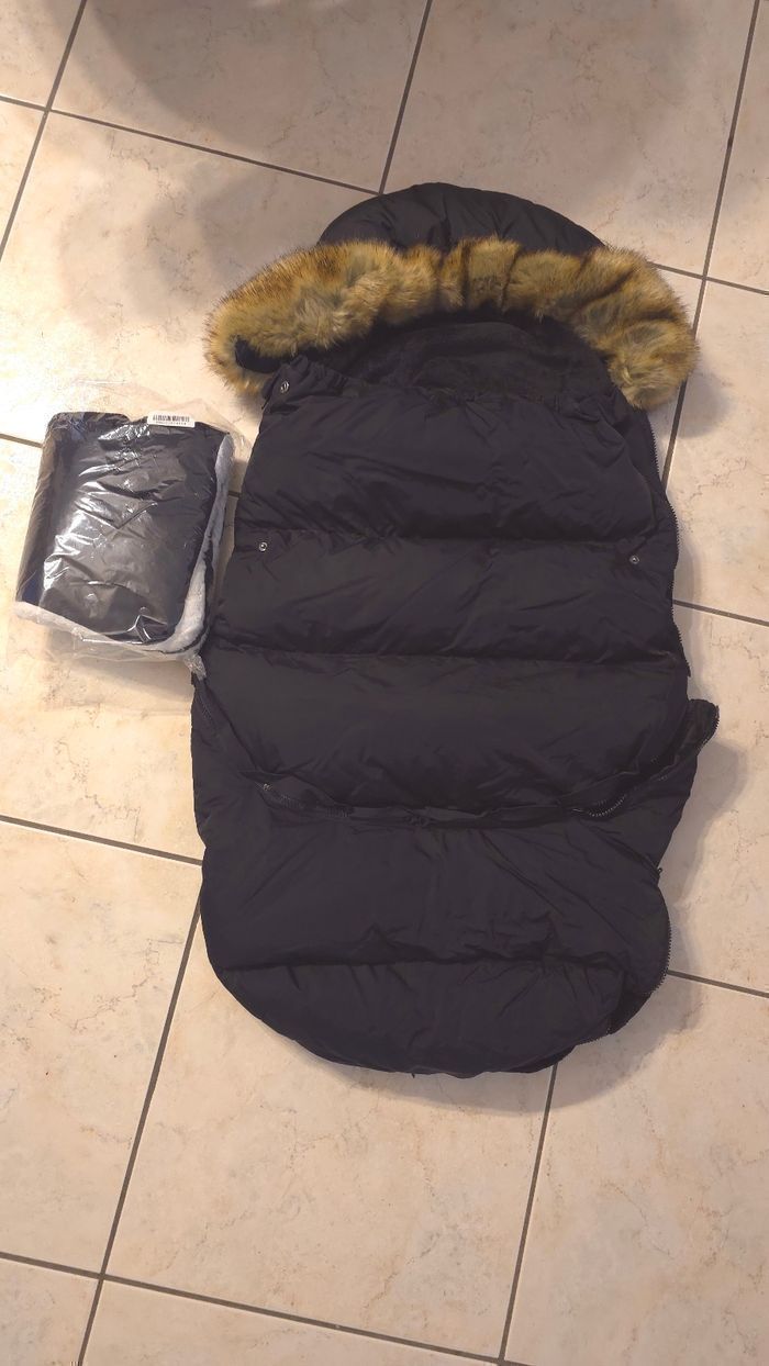 SUPERBE LOT NEUFS !!! 😍🥰👌👌superbe ensemble: chanceliere évolutive 0/5 ans et gants spécial poussette (ferme)😍🤩🥰