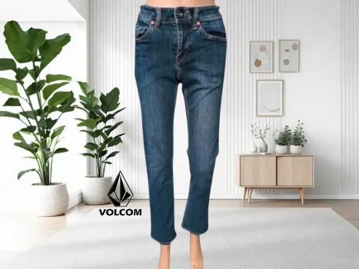Jean Volcom ,coupe straight ,taille mi-haute ,texture stretch
