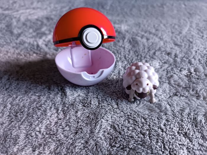 Pokéball + figurine Pokémon wooloo - photo numéro 2