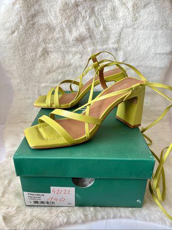 Sandales Minelli en cuir vert anis pointure 36 talons 8 cm