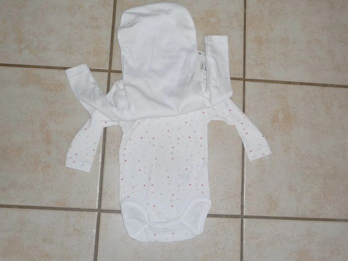 lot 2 body manche longue neuf taille 6 mois - photo numéro 2
