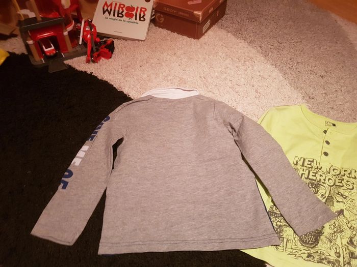 Lot 2 hauts 5 ans - photo numéro 4