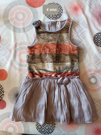 Magnifique robe sequins taille 4 ans